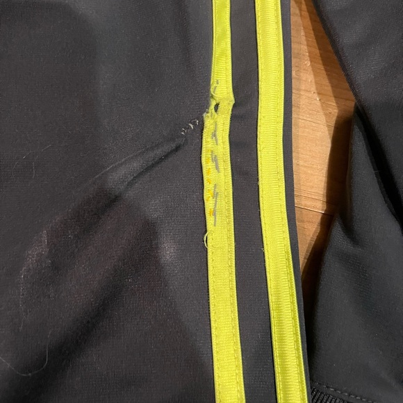 Boys size 7 track suit - Picture 2 of 2